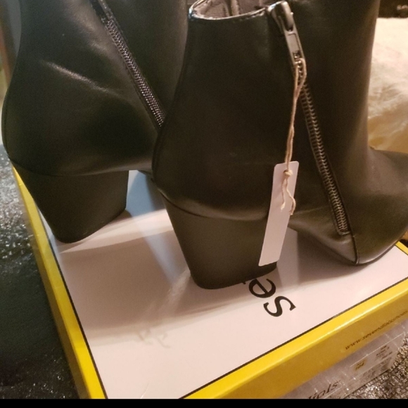 Hanston Boots - Picture 7 of 7